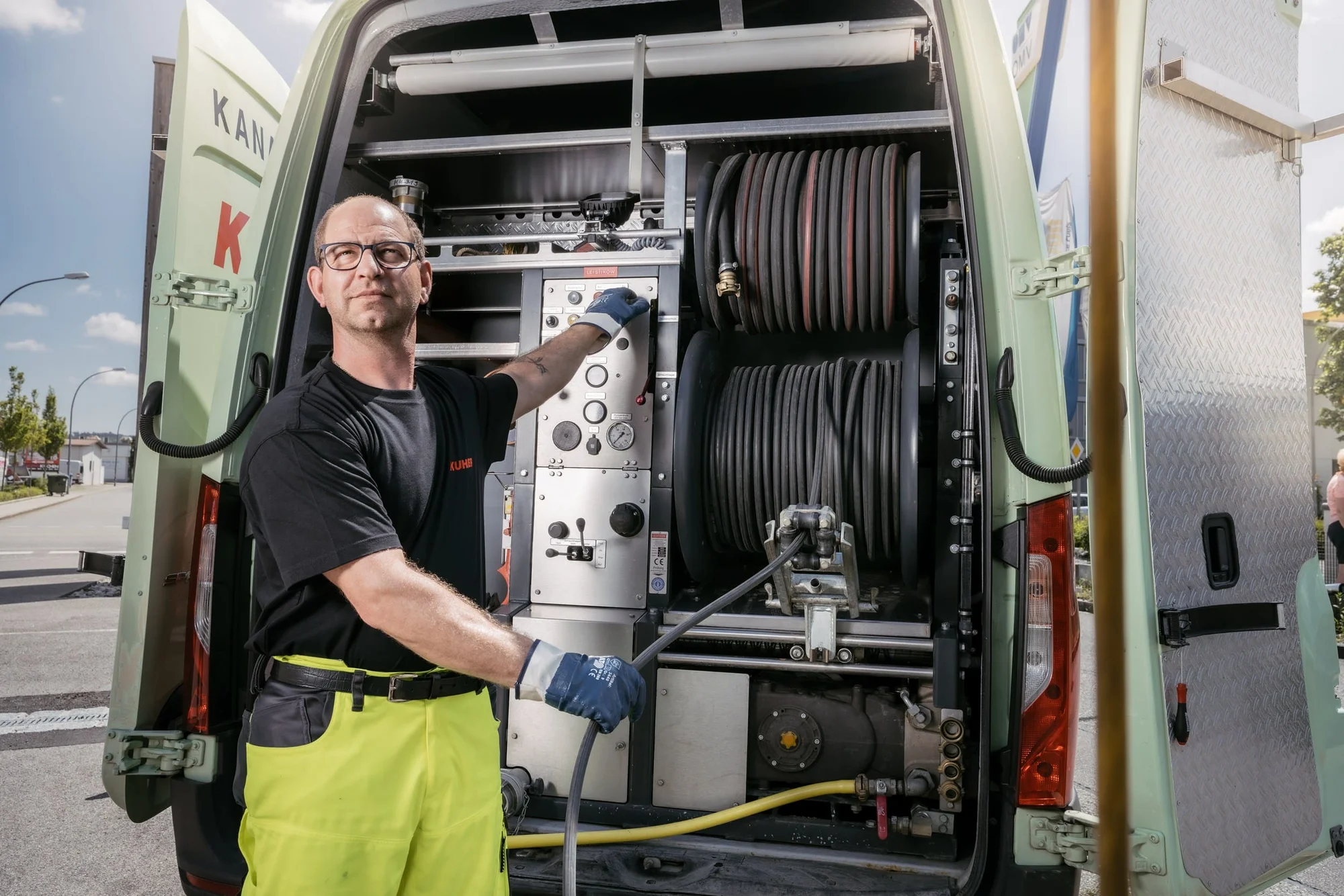 Kanalreinigung in Frauenau mit Saugfahrzeugen